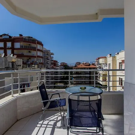 Mahmutlar Ak Apartment *